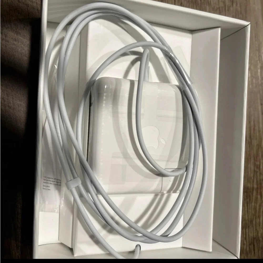 Apple 85W MagSafe power adapter